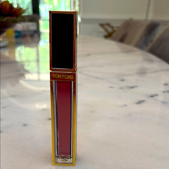 Tom Ford Lip Gloss Luxe in Sunrise Pink 022 ( Mauve) - Picture 2 of 10